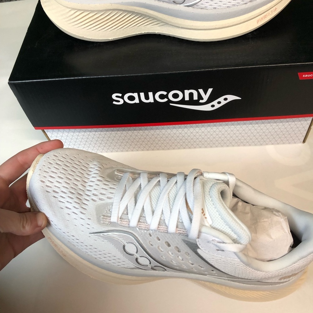 NIB Saucony Ride 17 White And Cream Women’s Tennis Shoes - Picture 3 of 5